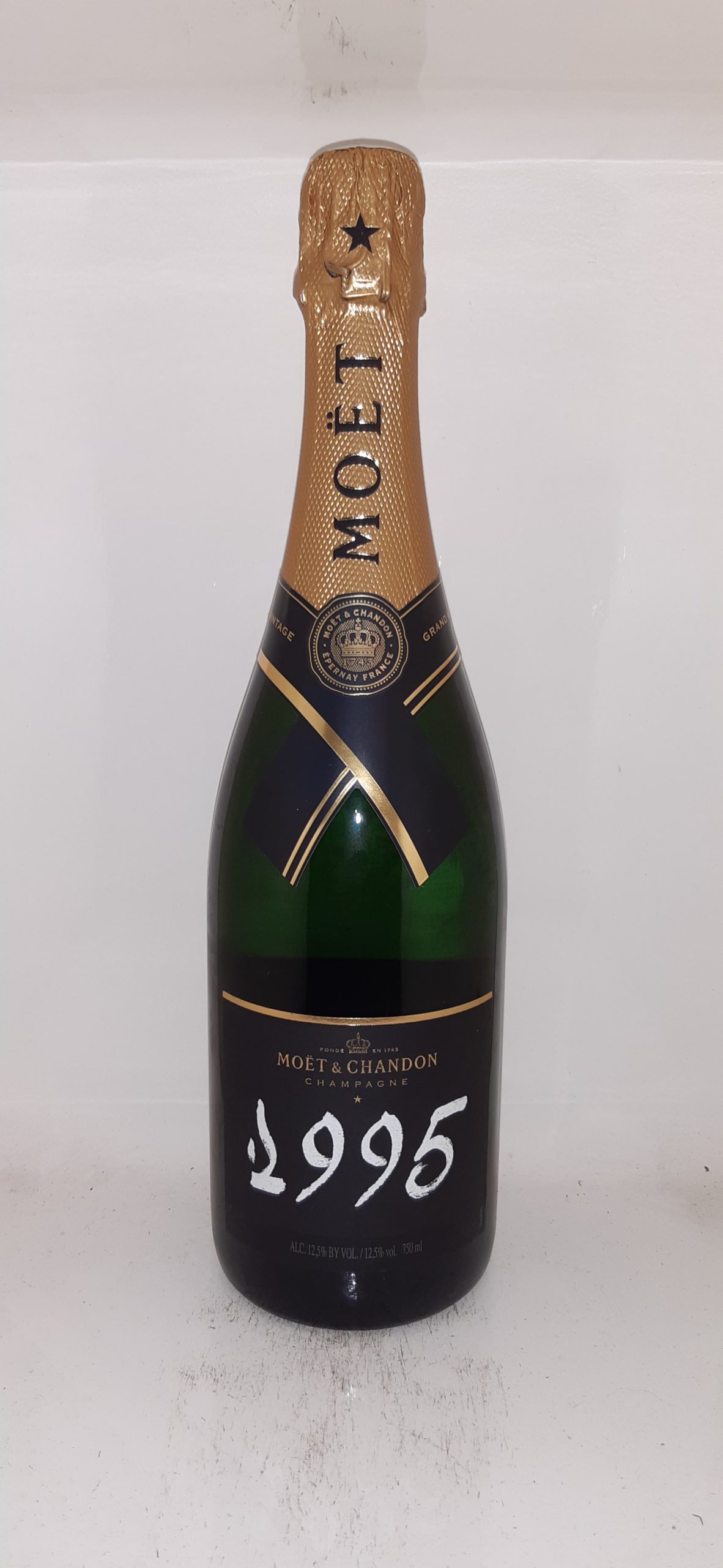 Champagne MOET & CHANDON Grand Vintage Collection 1995 - Vins Rouges Harmonieux pour Chaque Occasion Champagne MOET & CHANDON Grand Vintage Collection 1995 - Vins Rouges Harmonieux pour Chaque Occasion