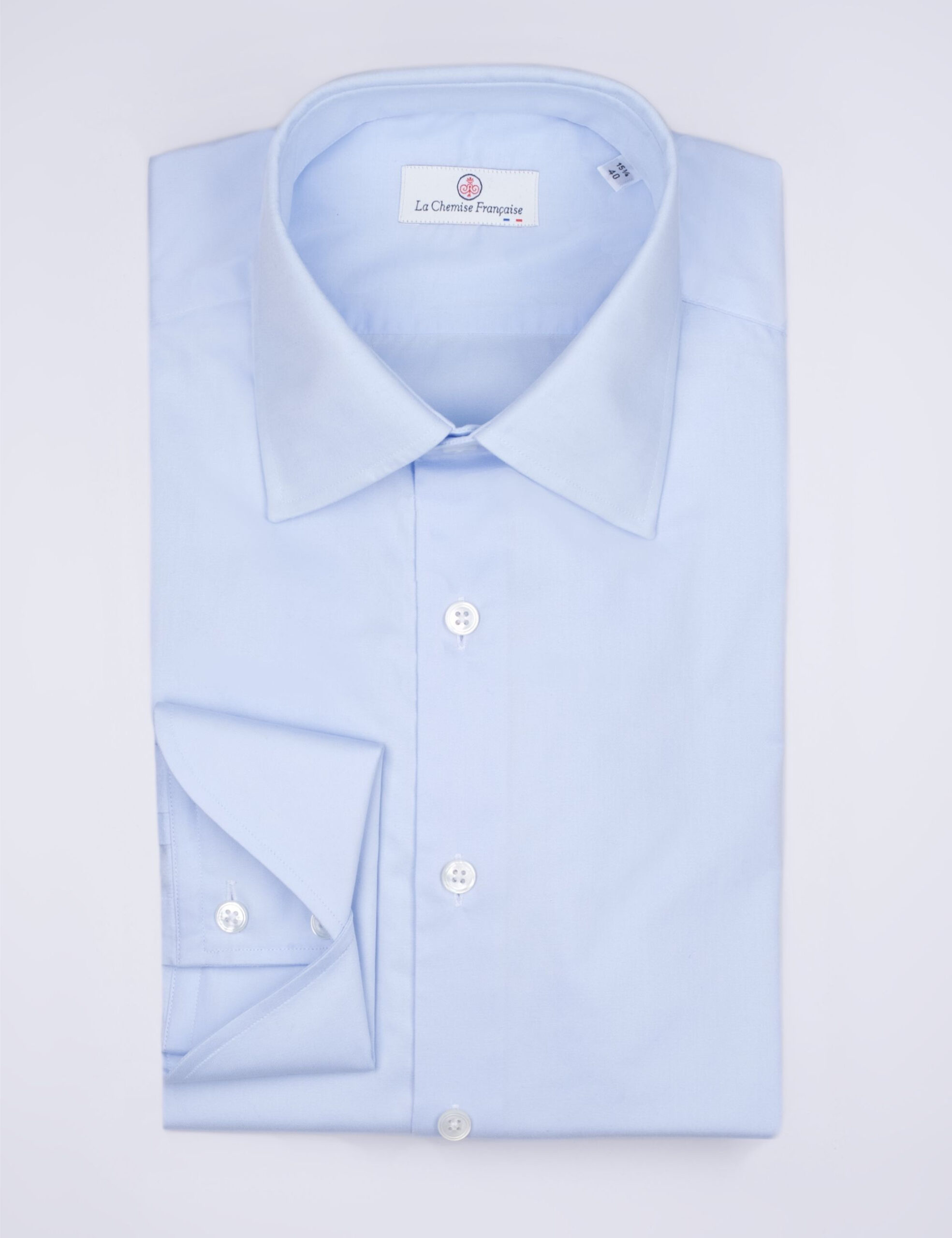 Chemise Virtuose Bleu Ciel – Col Français & Poignets Napolitains - Vins Rouges Harmonieux pour Chaque Occasion Chemise Virtuose Bleu Ciel – Col Français & Poignets Napolitains - Vins Rouges Harmonieux pour Chaque Occasion