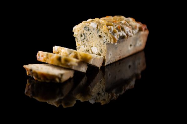 Cake feta basilic - Vins Rouges Harmonieux pour Chaque Occasion