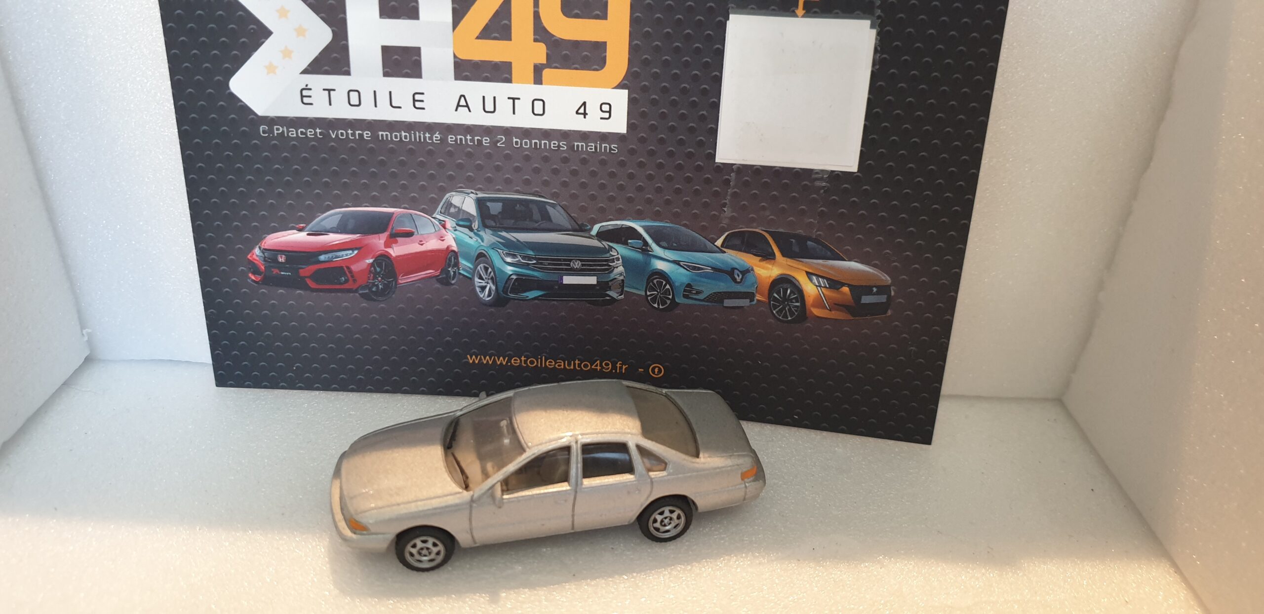 Chevrolet Caprice 1/72 Grise - Vins Rouges Harmonieux pour Chaque Occasion Chevrolet Caprice 1/72 Grise - Vins Rouges Harmonieux pour Chaque Occasion