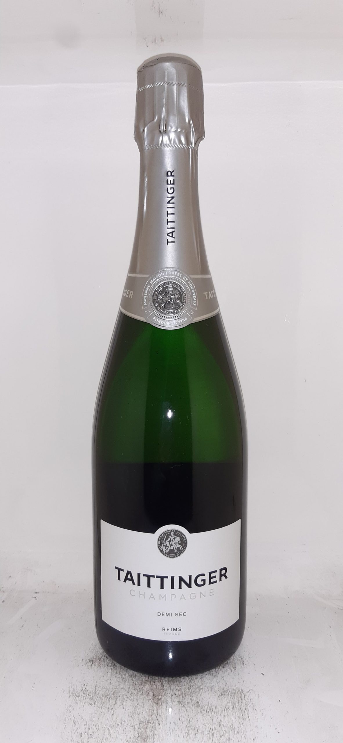 Champagne TAITTINGER Demi Sec - Vins Rouges Harmonieux pour Chaque Occasion Champagne TAITTINGER Demi Sec - Vins Rouges Harmonieux pour Chaque Occasion