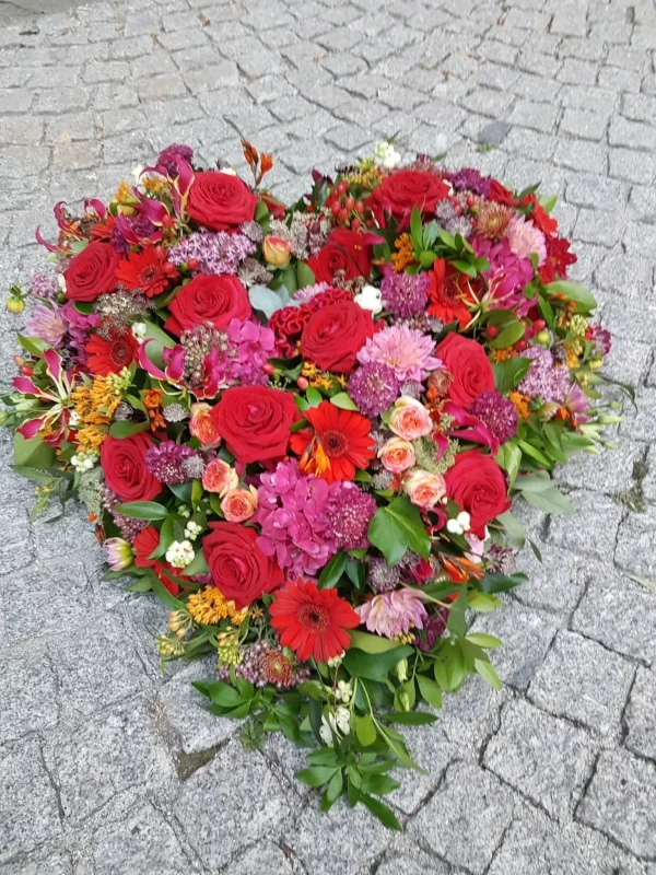 Coeur en Fleurs Colorées - Vins Rouges Harmonieux pour Chaque Occasion