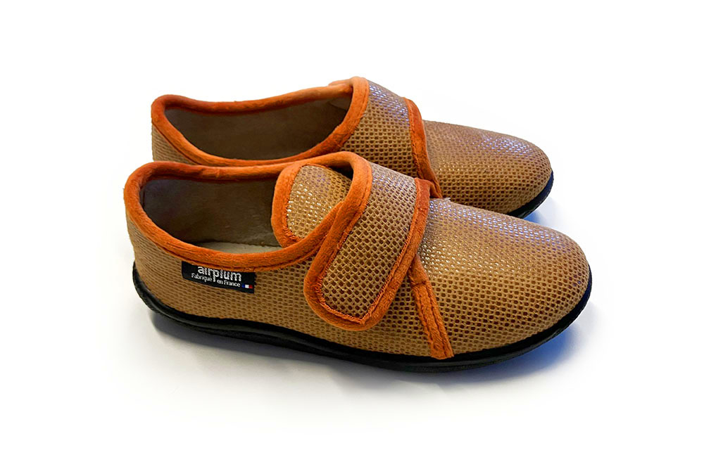 Chaussons confort senior femme à scratch ZOCRE orange - Vins Rouges Harmonieux pour Chaque Occasion Chaussons confort senior femme à scratch ZOCRE orange - Vins Rouges Harmonieux pour Chaque Occasion