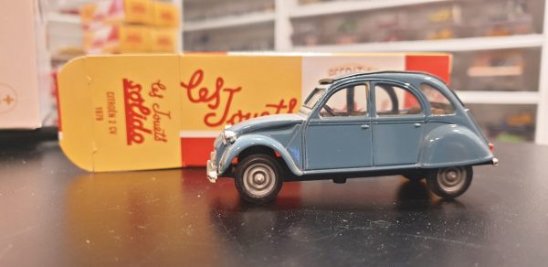Citroen 2CV 1979 1/43 Solido - Vins Rouges Harmonieux pour Chaque Occasion