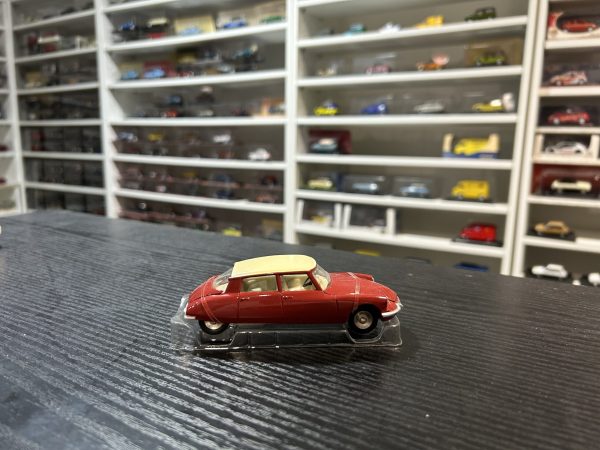 Citroen DS19 1/43 - Vins Rouges Harmonieux pour Chaque Occasion