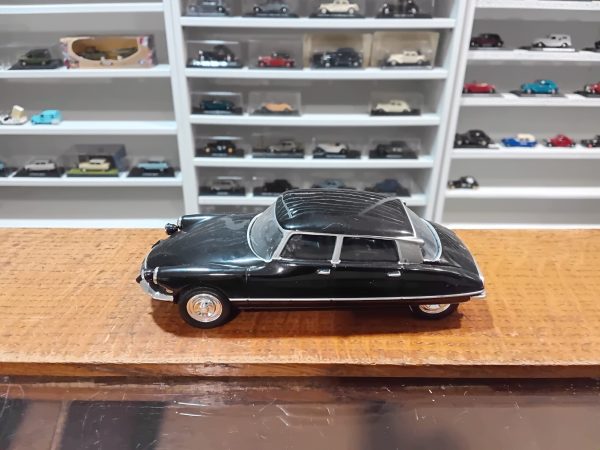 Citroën DS 19 Pallas 1965 1/43 - Vins Rouges Harmonieux pour Chaque Occasion