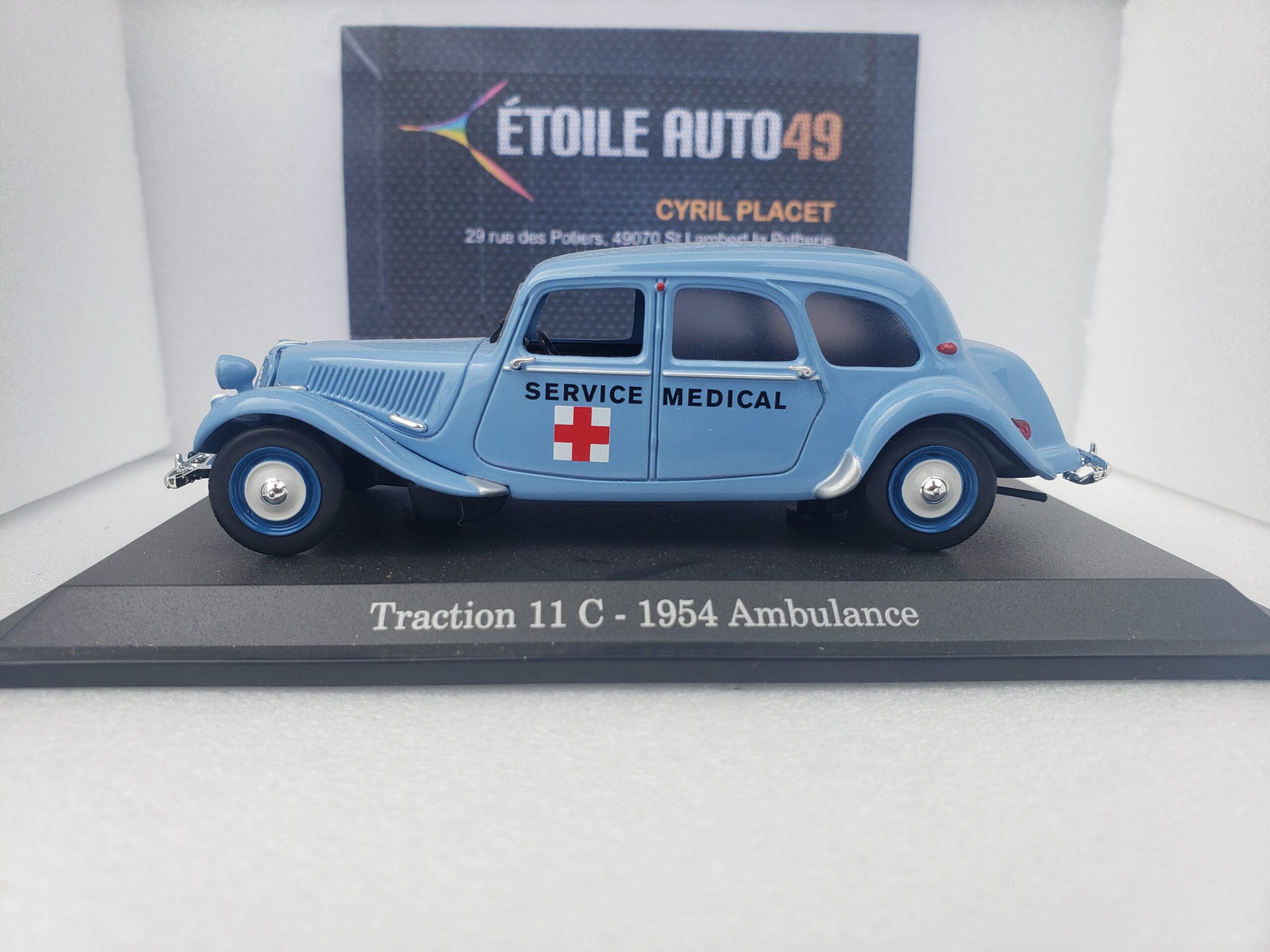 Citroën – Traction 11 C Ambulance – 1954 - Vins Rouges Harmonieux pour Chaque Occasion Citroën – Traction 11 C Ambulance – 1954 - Vins Rouges Harmonieux pour Chaque Occasion