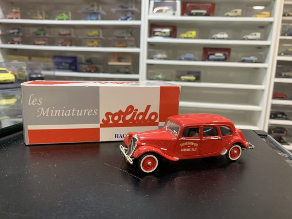 Citroen traction 11 CV Sapeurs Pompiers d’Azé Norev 1/43 - Vins Rouges Harmonieux pour Chaque Occasion