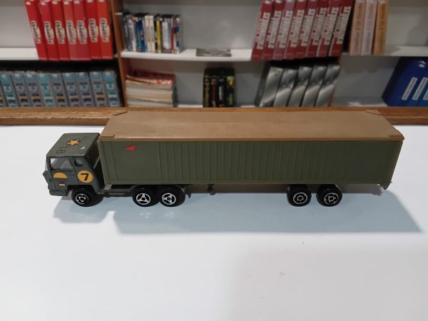 Camion Bernard Militaire Majorette 1/100 - Vins Rouges Harmonieux pour Chaque Occasion