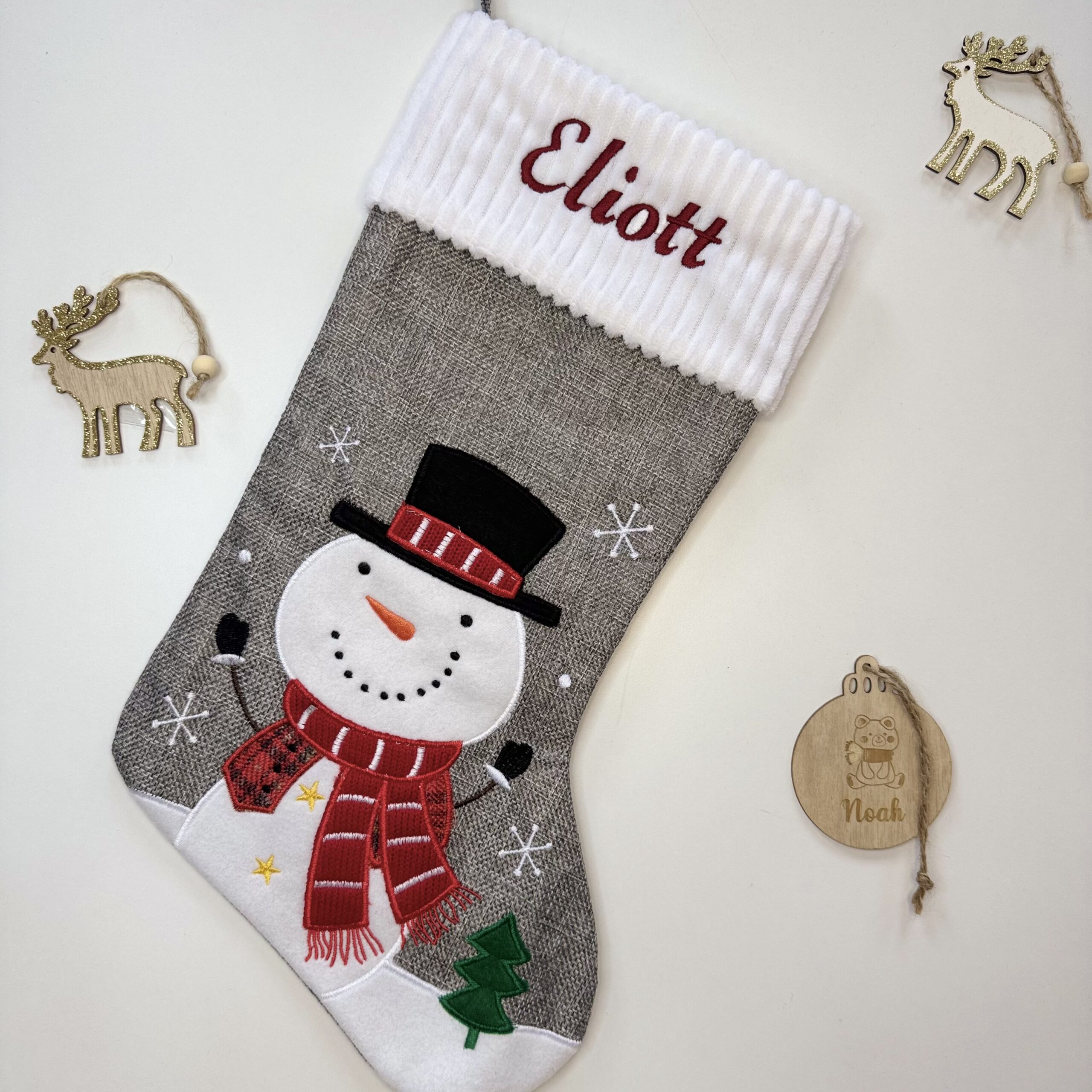 Chaussettes de Noël grise brodée avec Prénom - Vins Rouges Harmonieux pour Chaque Occasion Chaussettes de Noël grise brodée avec Prénom - Vins Rouges Harmonieux pour Chaque Occasion
