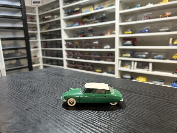 Citroen DS 19 1/43 - Vins Rouges Harmonieux pour Chaque Occasion