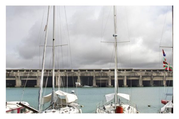Carte postale – Base Sous Marine Bordeaux - Vins Rouges Harmonieux pour Chaque Occasion