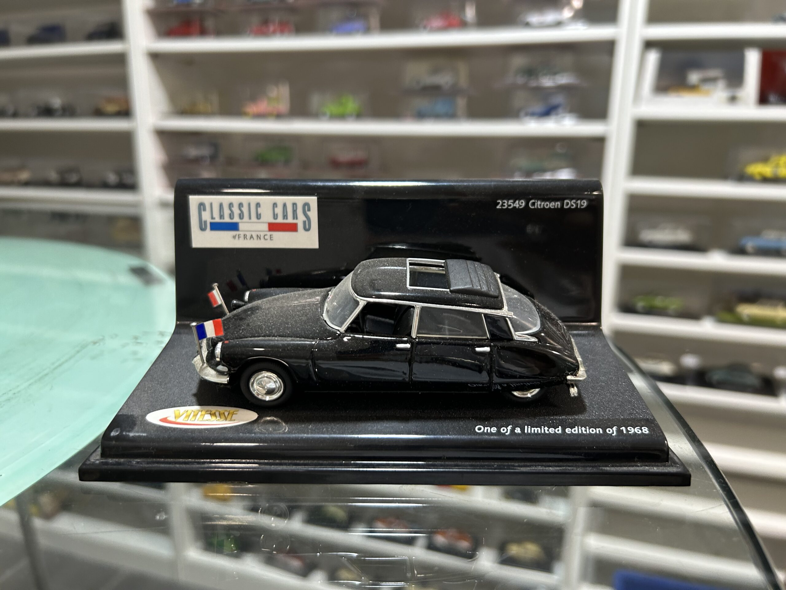 Citroen DS19 Présidentielle Classic Cars Vitesse 1968 1/43 - Vins Rouges Harmonieux pour Chaque Occasion Citroen DS19 Présidentielle Classic Cars Vitesse 1968 1/43 - Vins Rouges Harmonieux pour Chaque Occasion