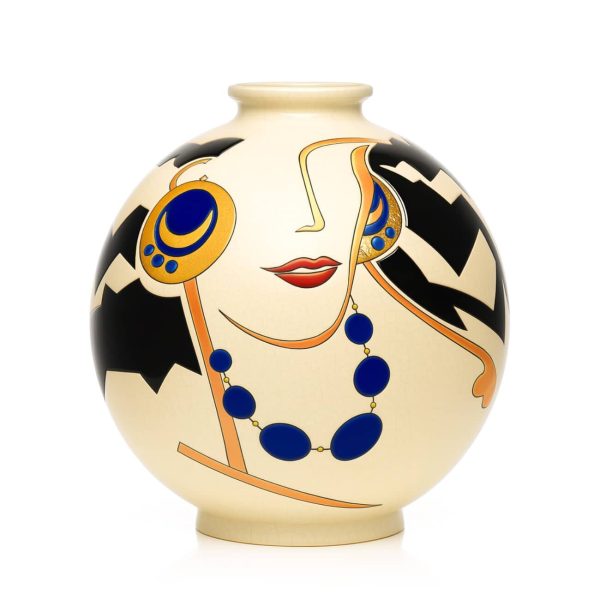Boule coloniale Femme au Collier Émaux de Longwy - Vins Rouges Harmonieux pour Chaque Occasion