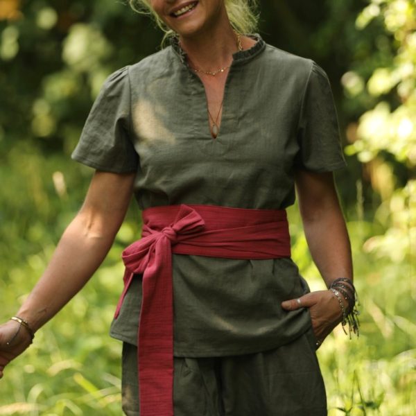 Blouse Ernestine lin kaki - Vins Rouges Harmonieux pour Chaque Occasion