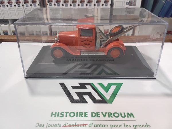 Citroën C4F 1930 1/43 Solido - Vins Rouges Harmonieux pour Chaque Occasion