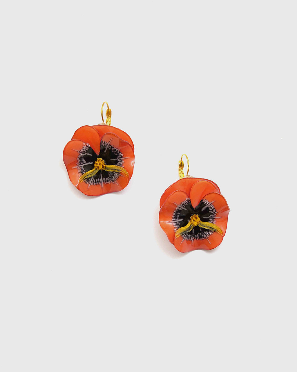 Boucles d’oreilles colorées courtes Pensée – Petit - Vins Rouges Harmonieux pour Chaque Occasion Boucles d’oreilles colorées courtes Pensée – Petit - Vins Rouges Harmonieux pour Chaque Occasion