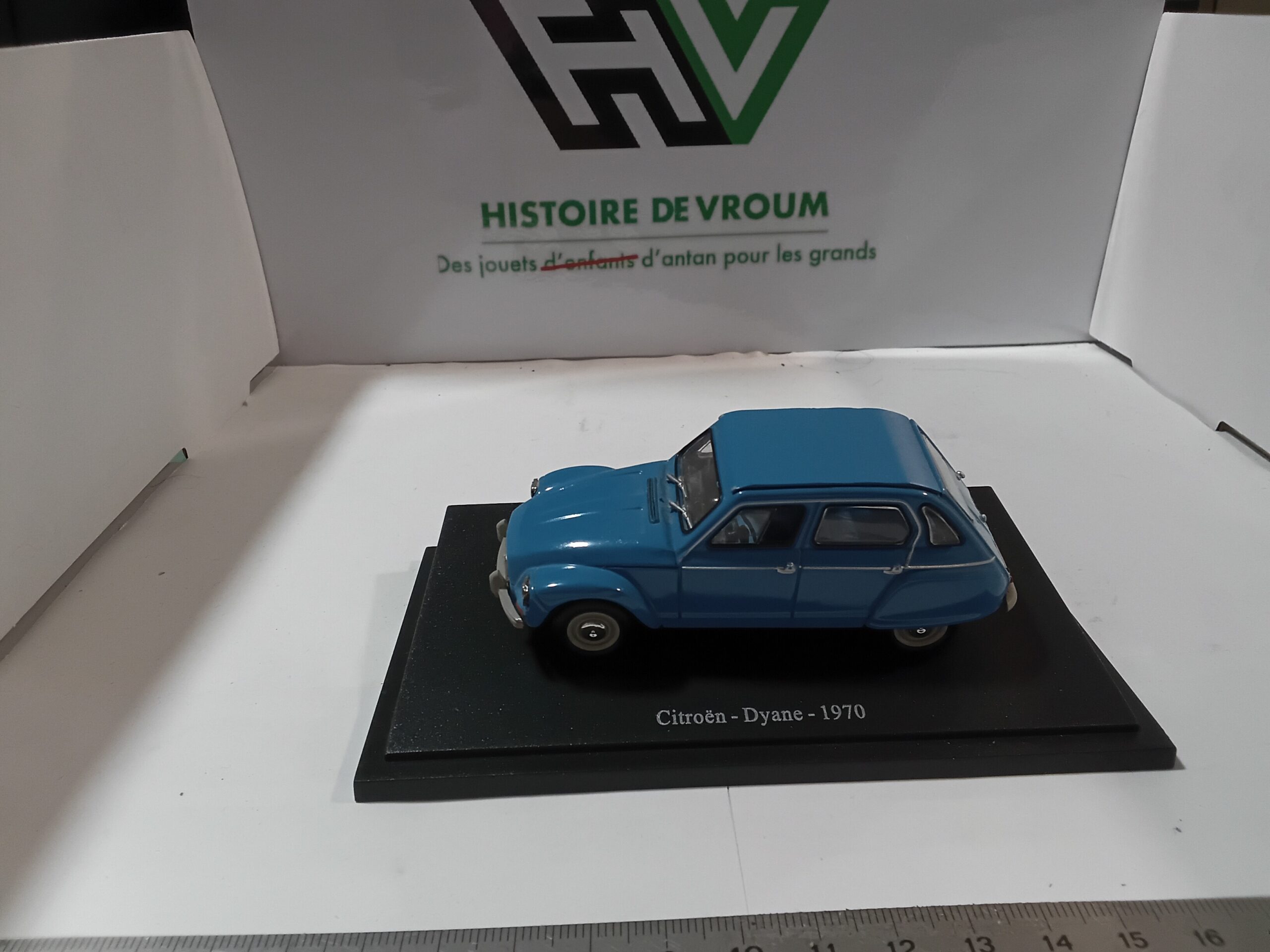 Citroën Dyane 1970 Bleu 1/43 - Vins Rouges Harmonieux pour Chaque Occasion Citroën Dyane 1970 Bleu 1/43 - Vins Rouges Harmonieux pour Chaque Occasion