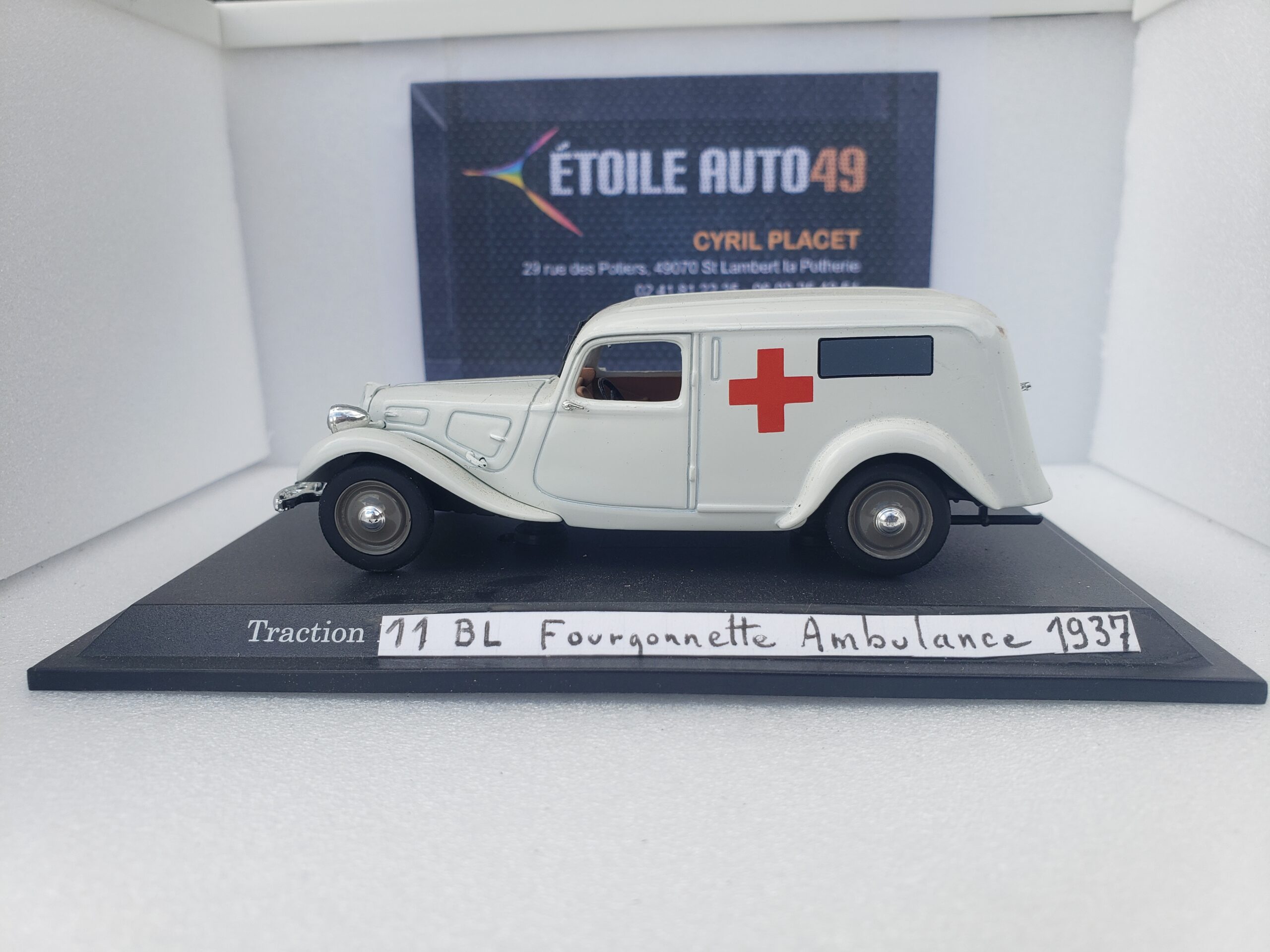 Citroën – Traction 11 BL Fourgonnette Ambulance – 1937 - Vins Rouges Harmonieux pour Chaque Occasion Citroën – Traction 11 BL Fourgonnette Ambulance – 1937 - Vins Rouges Harmonieux pour Chaque Occasion