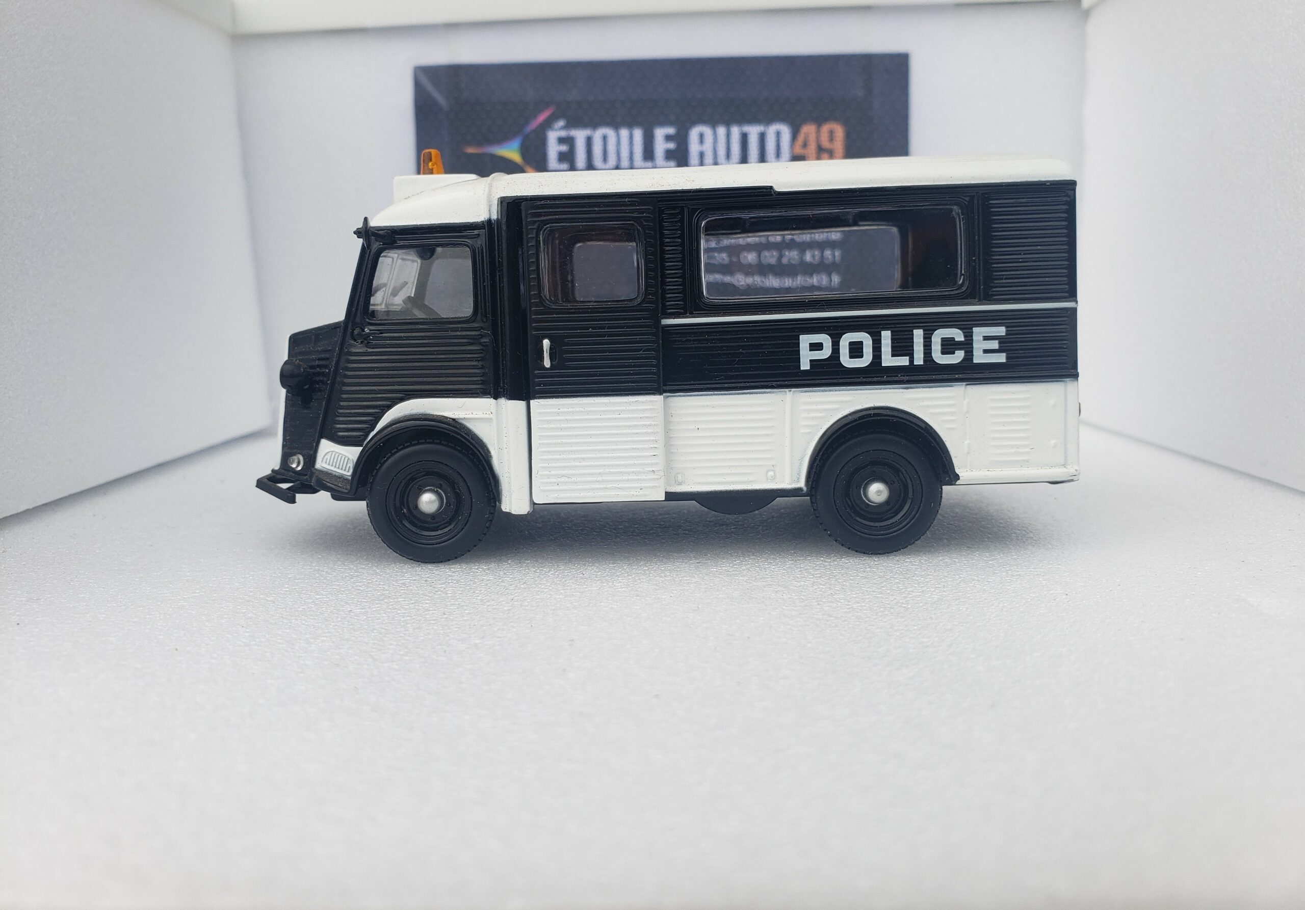 Citroën – Type H “Police” - Vins Rouges Harmonieux pour Chaque Occasion Citroën – Type H “Police” - Vins Rouges Harmonieux pour Chaque Occasion