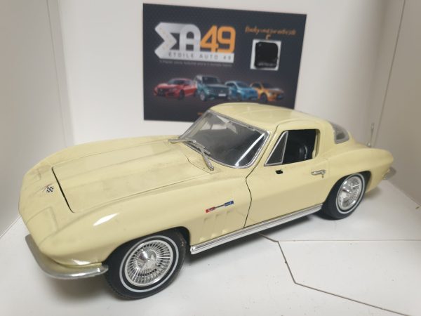 Chevrolet Corvette 1965 - Vins Rouges Harmonieux pour Chaque Occasion