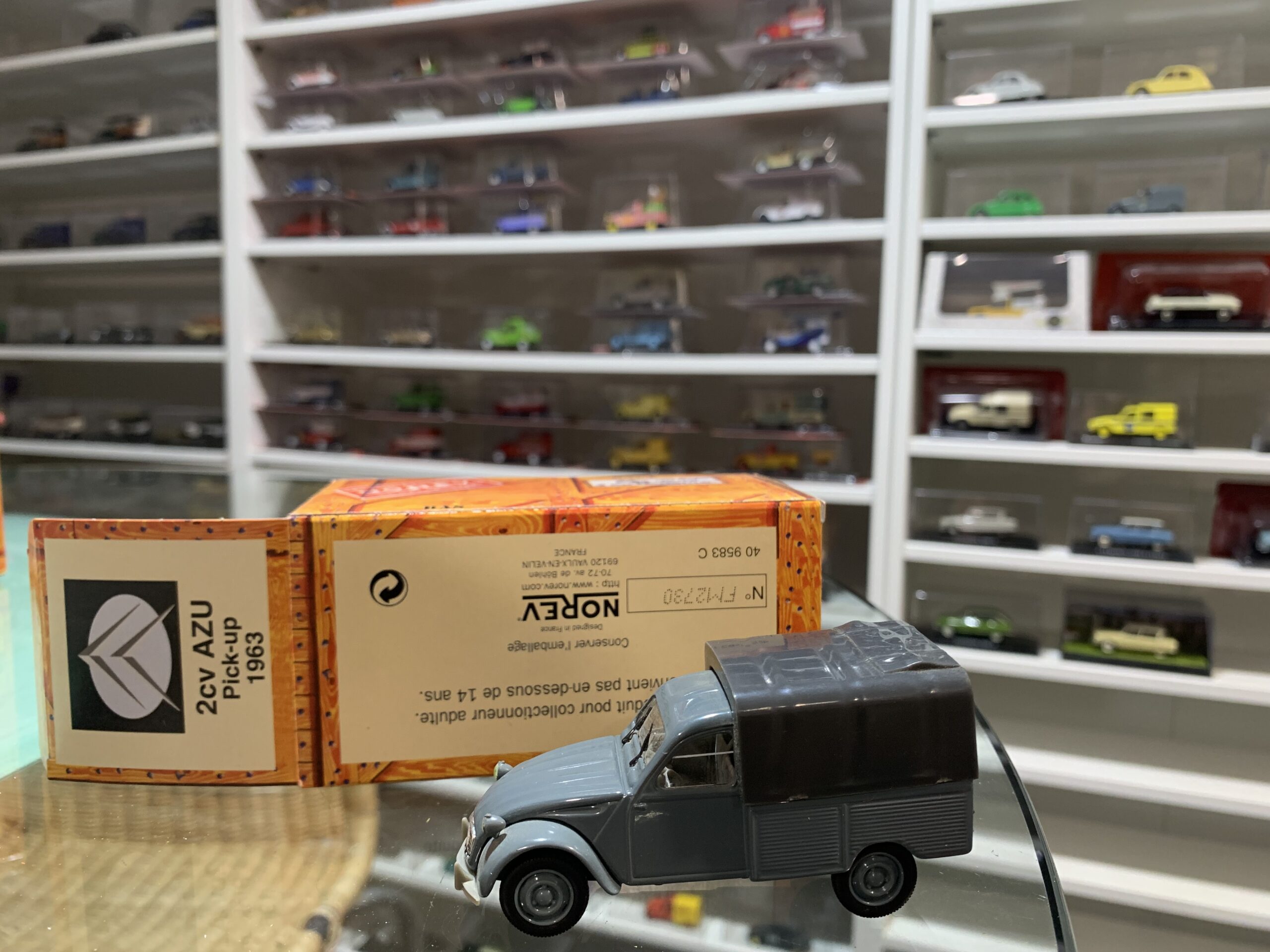 Citroen 2CV AZU Pick-Up 1963 Norev 1/43 - Vins Rouges Harmonieux pour Chaque Occasion Citroen 2CV AZU Pick-Up 1963 Norev 1/43 - Vins Rouges Harmonieux pour Chaque Occasion