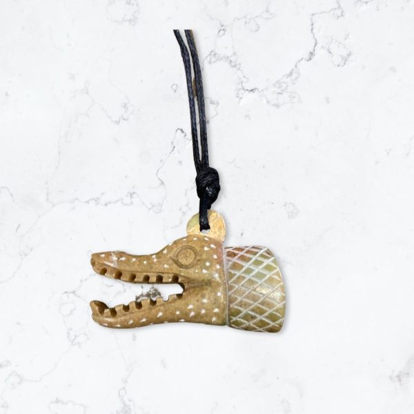 Bijoux : Tête d’Alligator sculptée, en stéatite - Vins Rouges Harmonieux pour Chaque Occasion