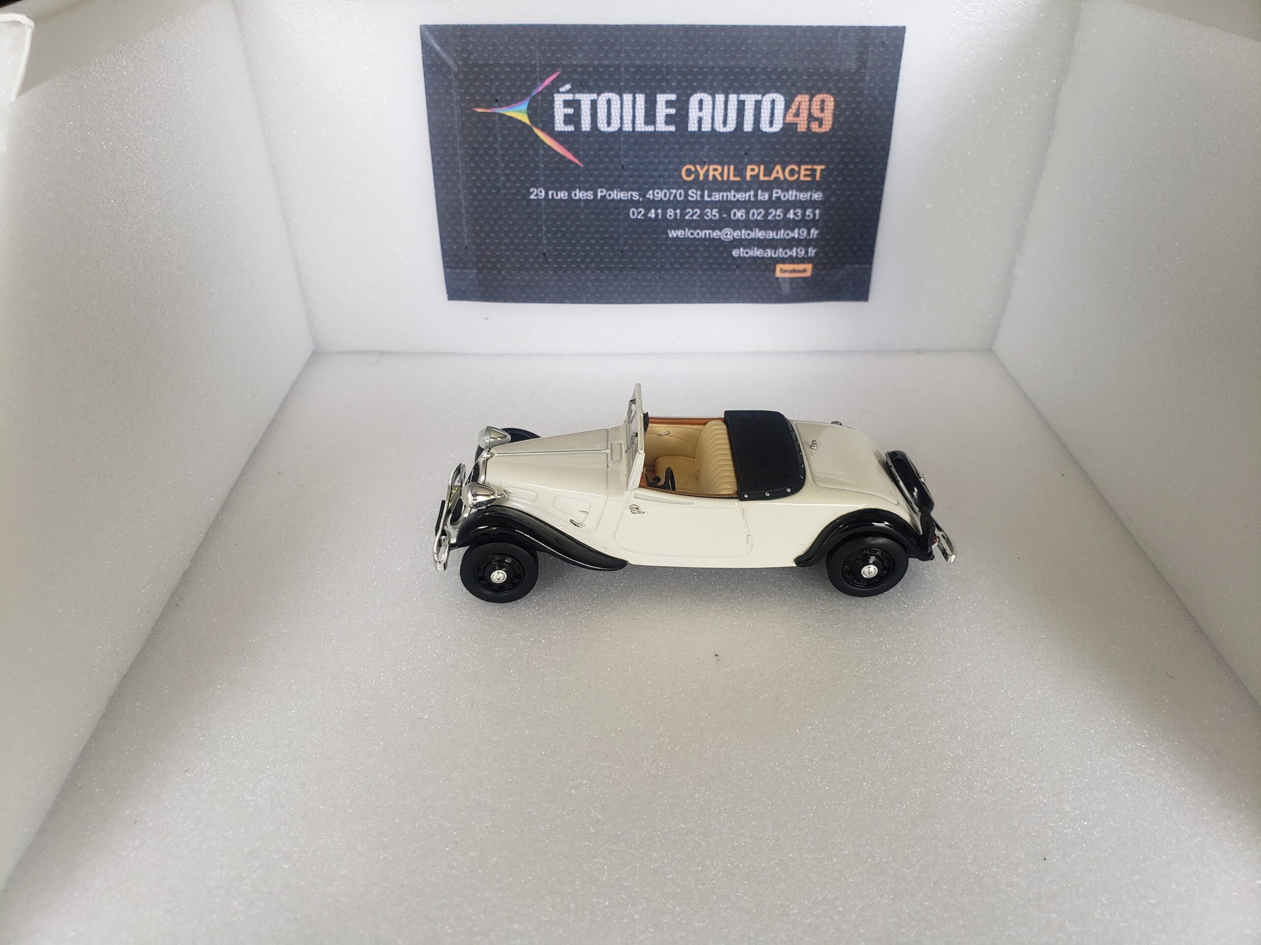 Citroën – Traction Roadster- 1939 - Vins Rouges Harmonieux pour Chaque Occasion Citroën – Traction Roadster- 1939 - Vins Rouges Harmonieux pour Chaque Occasion