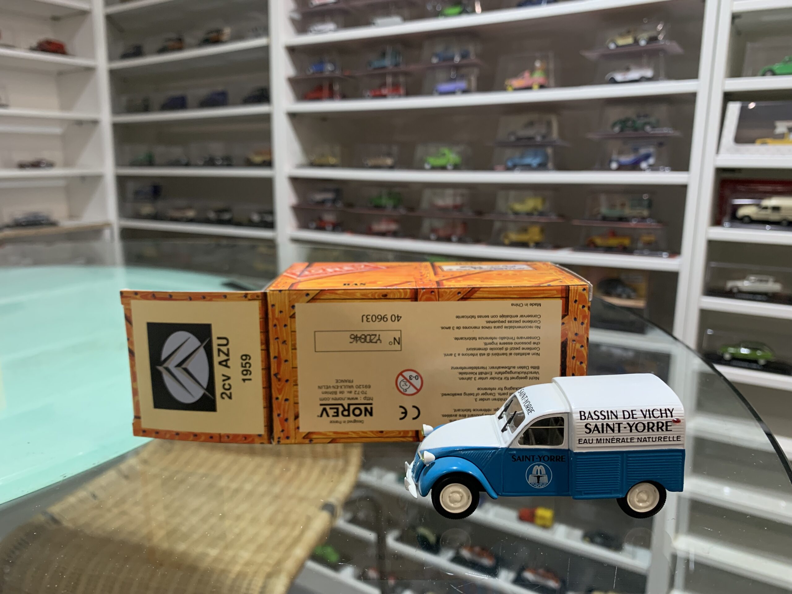 Citroen 2CV AZU 1959 Saint Yorre Norev 1/43 - Vins Rouges Harmonieux pour Chaque Occasion Citroen 2CV AZU 1959 Saint Yorre Norev 1/43 - Vins Rouges Harmonieux pour Chaque Occasion